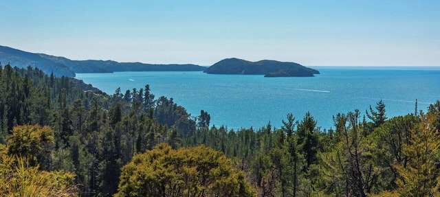 Kaiteriteri Escape - Brand-New Hilltop Haven with Breathtaking Views