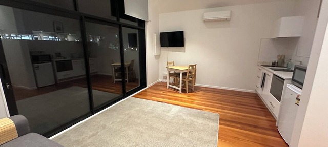 Kapiti Breeze - Walk to Beach, Golf and Cafes.