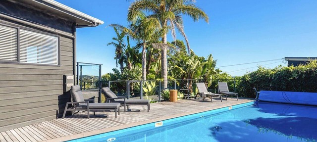 Karaka Retreat - Poolside on Waiheke