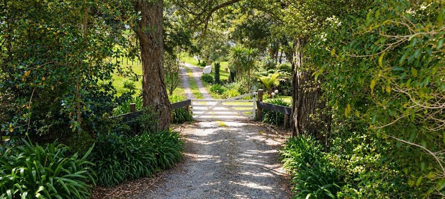 Kauri Cottage - a charming country hideaway in the historic village of Puhoi