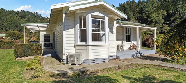 Kauri Cottage at Marble Hills - Marahau Holiday Home