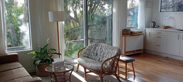 Kawakawa Cottage - Coastal Retreat