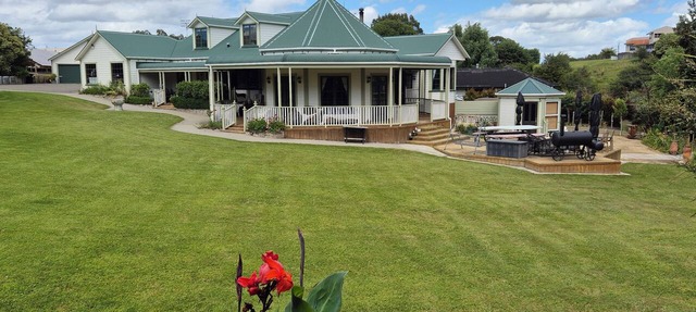 KAWAU VILLA - 5 star upstairs private apartment