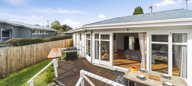 Kererū Lodge – Two Mile Bay Holiday Home