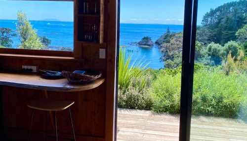 Kereru Cabin - Spectacular seaviews, 1 minute to beach