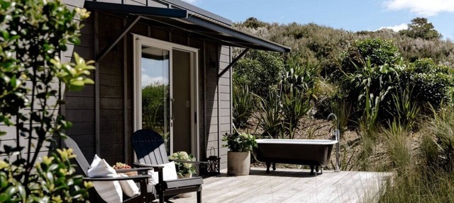 Kiwi Calls & Manuka Trees - Bluestone Studio
