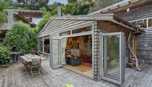 Kiwi Charmer - Onemana Holiday Home