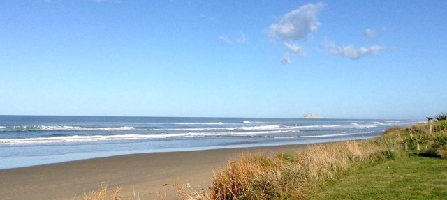 Kiwiana Bach - Ocean Beach Bach