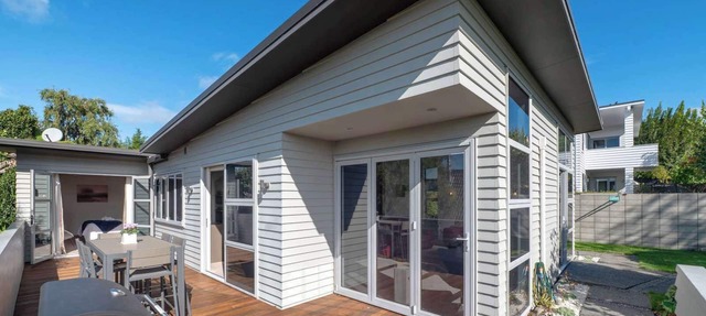 Kowhai Views - Stylish Retreat, Sleeps 4