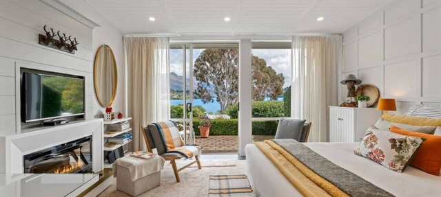 Lake Avenue Lookout | Cozy Studio with Lake views