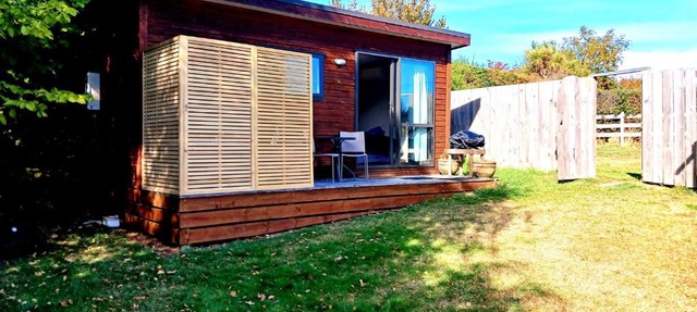 Lake Hawea Cabin with Mountain Views- OUTDOOR BATH!