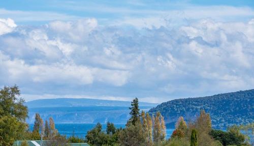 Lake Life Kinloch - Taupo Holiday Home