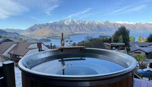 Lake & Mountain Views with Spa & Home Cinema