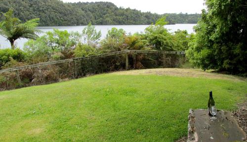 Lake Rotoehu Accommodation - Lake Rotoehu Home