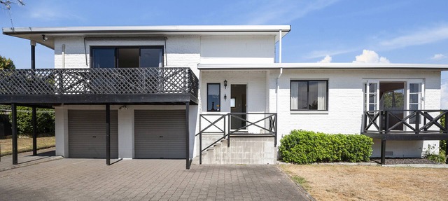 Lake Vista at Two Mile Bay- Taupo Central Home