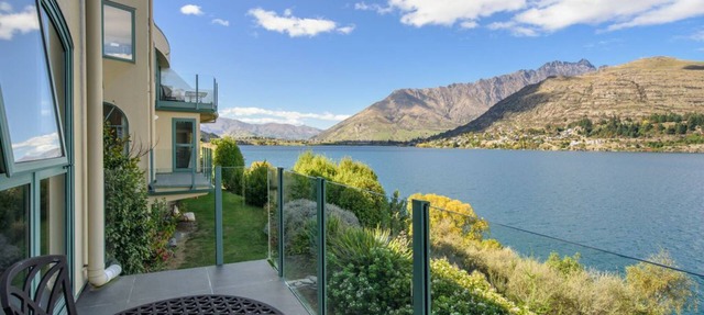 LAKEFRONT LIVING AT REMARKABLES - EAST
