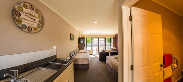 Lakefront Lodge