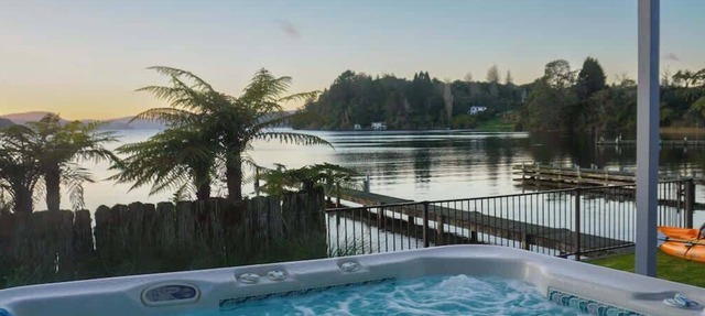 Lakefront Oasis - Jetty, Hot Tub & Kayaks