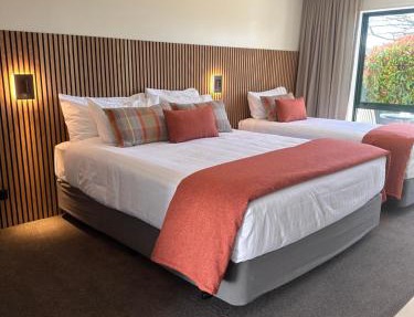Lakes Suites