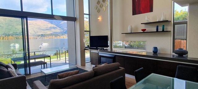 Lakeshore Springs Apartments