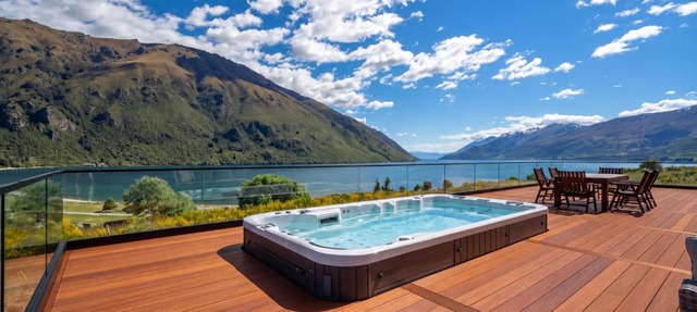 Lakeside Luxe