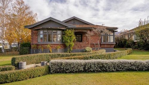 Lakeside Retreat - Cromwell Holiday Home
