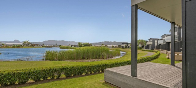 Lakeside Villa Retreat - Matarangi Downstairs Unit