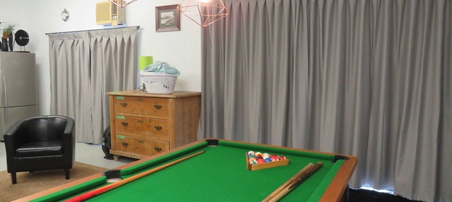 Large family/Group accommodation ,Games room Boat parking, 1 minute from town