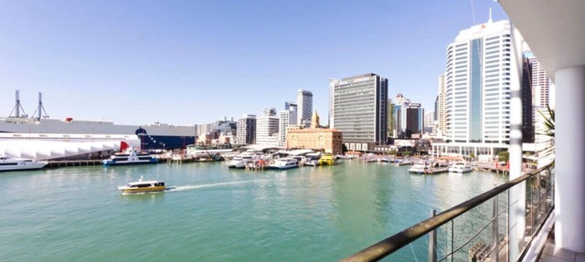 Large Waterfront Deck & Harbour Views on the Wharf