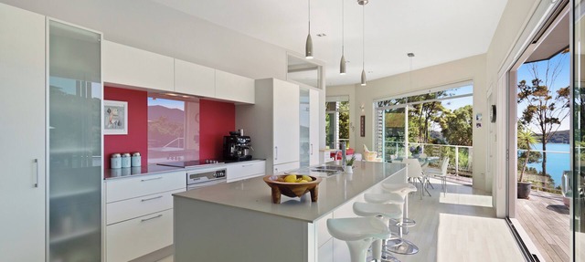 Lavish Luxury - Parekura Bay Holiday Home