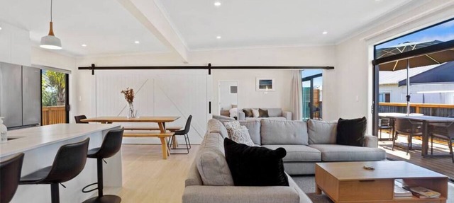 Leisure on Leo | Dog-Friendly, 400m to Beach