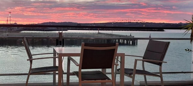 Life on Water- Princes Wharf apartment with fabulous views