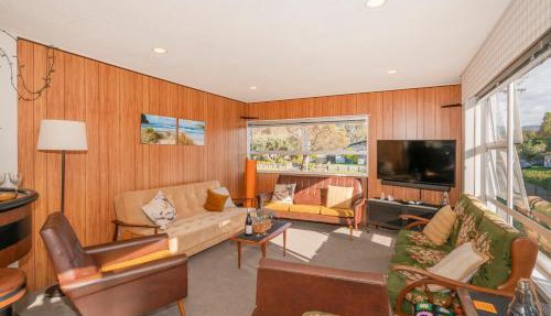 Lintons Sunshine Retreat - Whangamata Home