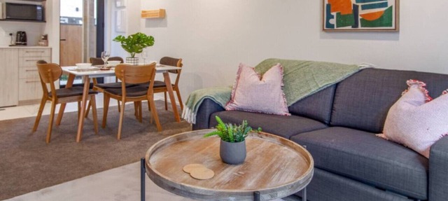 Lovely and Bright 2 Bed 2 Bath Home