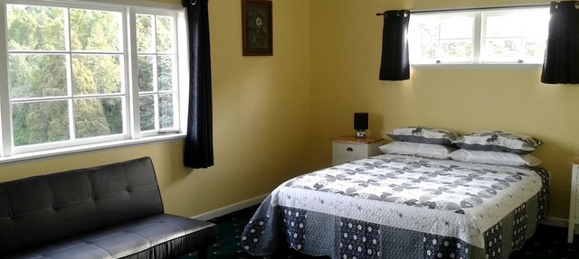 Lovely Room Rental on Secluded Farm near Kaiwaka, New Zealand
