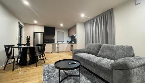 Luxury 2 Bed Near ARA, Stadium and CBD With Parking