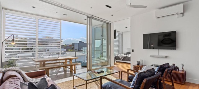 Luxury 2 bed2bath penthouse Free secure carpark
