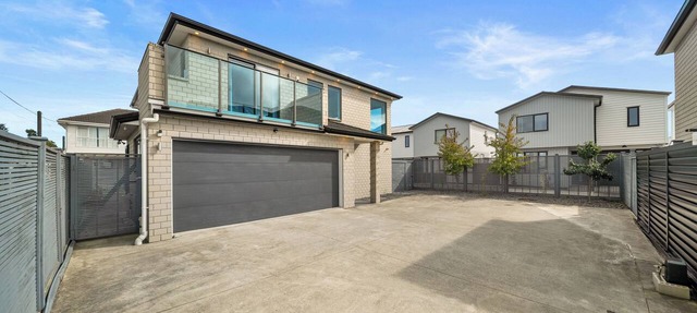 Luxury 3-Bedroom with Ensuites – Central Auckland