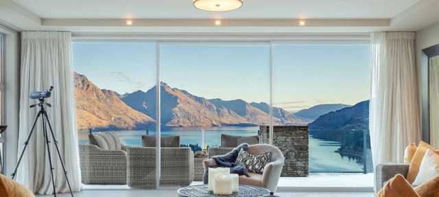 Luxury 3BR Queenstown Retreat with Alpine Views