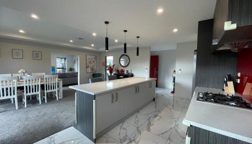 Luxury 4 Bedroom Family Retreat