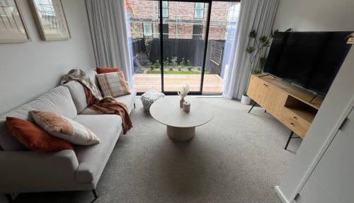 Luxury And Serene 2 Bed Near CBD With Parking
