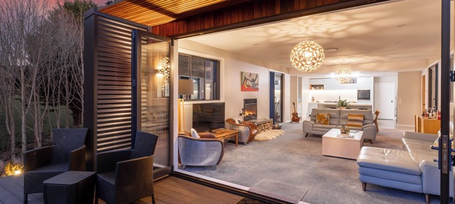 Luxury Exclusive Retreat, Outdoor Spa, Outdoor Fire & Gardens | Pet-Friendly