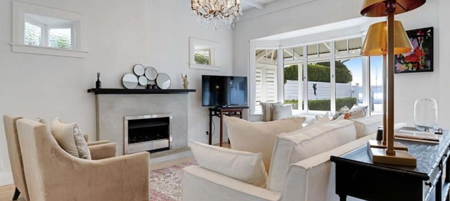 Luxury Herne Bay 3BR Villa with Deck - Parking