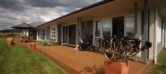 Luxury Home/Farm Stay with a private lookout to the lake