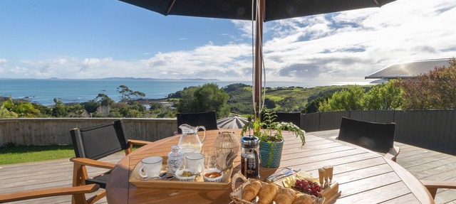 Luxury Lookout - Cable Bay Holiday Home