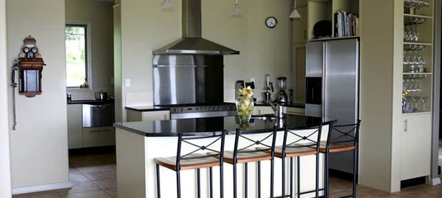 Luxury Vacation Room Rental in Stunning Lodge, Katikati, New Zealand