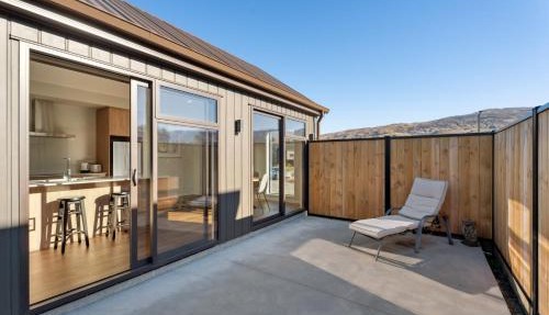 Magnum Escape - Cromwell Holiday Home