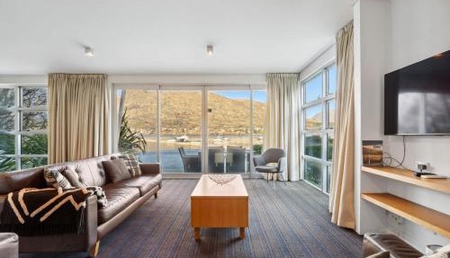 Marina Views Lakeside Stay in Queenstown