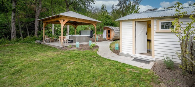 Matagouri Cottage - Christchurch, Port Levy Holiday Home