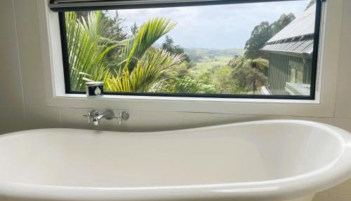 Matakana Retreat - Luxury Off Grid Lodge in Nature